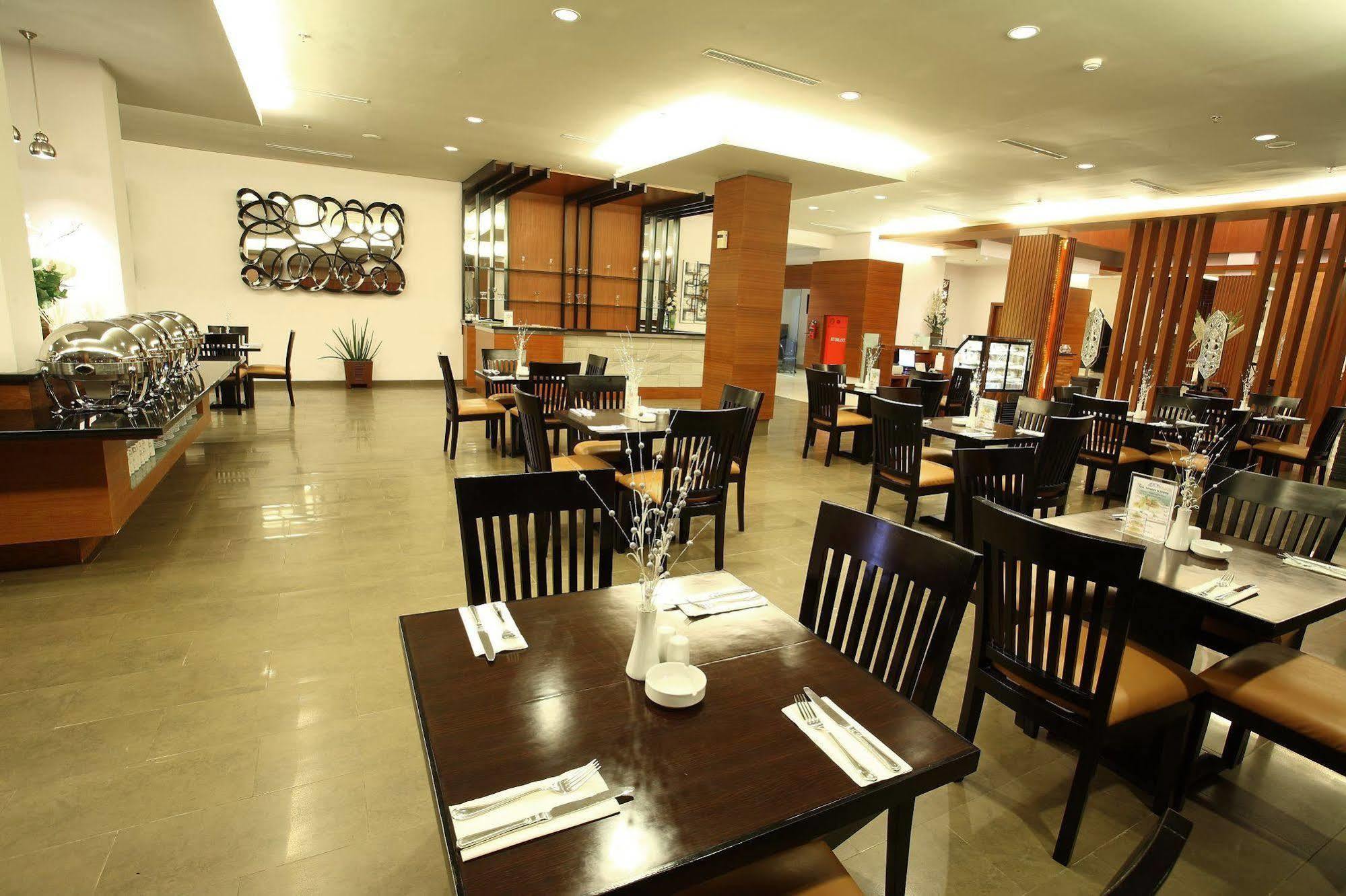 Aston Tanjung City Hotel Eksteriør bilde